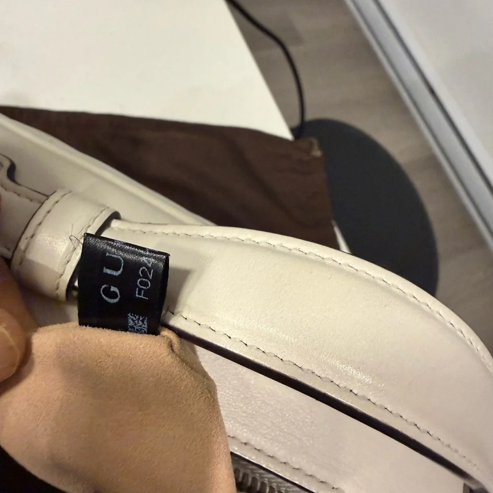 Gucci Cream Quilted Crossbody Bag with Gold Accents - Picture 11 of 13